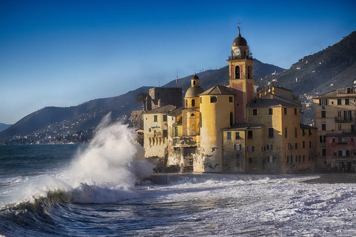 Coastal Weather and Tide Planning: A 10-Point Safety Checklist